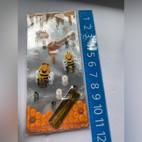 5/$30 Bee/Honey Winnie-the-Pooh Kraft Bags, cellophane bags, tags & stickers - Picture 6 of 10